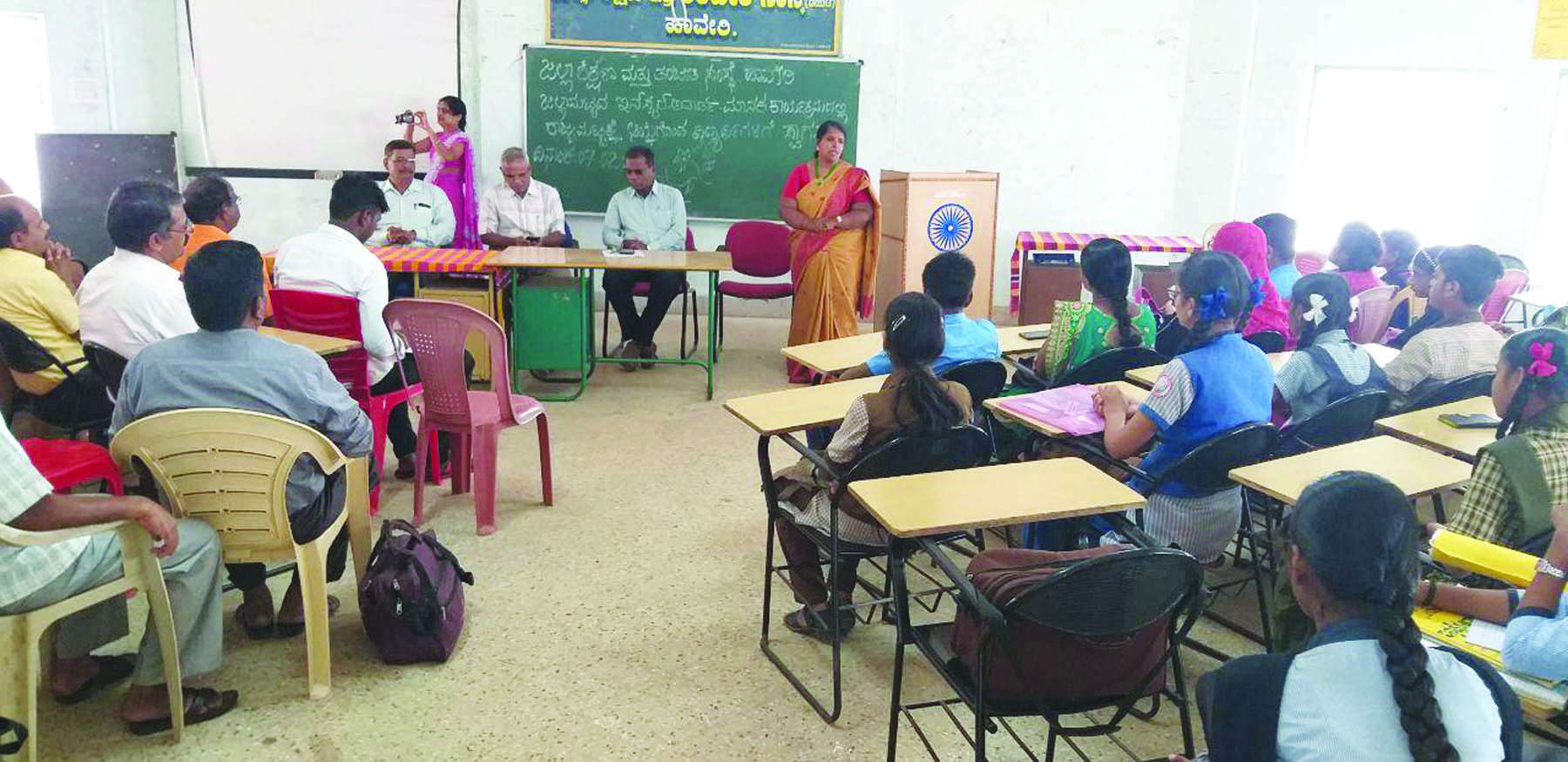 ವಿದ್ಯಾರ್ಥಿಗಳು ಹೊಸ ಆವಿಷ್ಕಾರಗಳ ಮೂಲಕ ಯುವ ವಿಜ್ಞಾನಿಗಳಾಗಿ ಹೊರಹೊಮ್ಮಬೇಕು